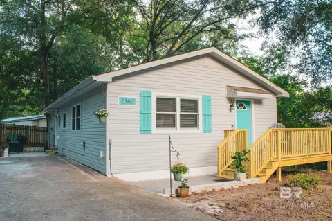 1563 Valencia Dr, Lillian, AL 36549