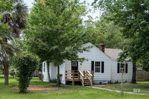 510 E Myrtle Ave, Foley, AL 36535