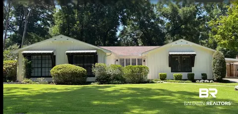 704 Olive Ave, Fairhope, AL 36532