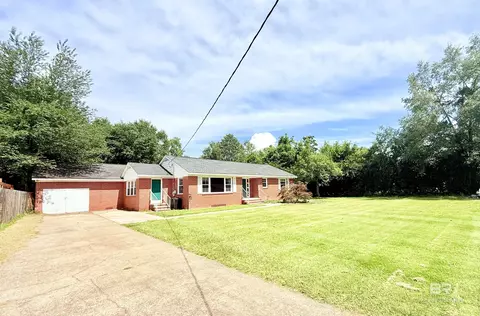 613 S Carney St, Atmore, AL 36502