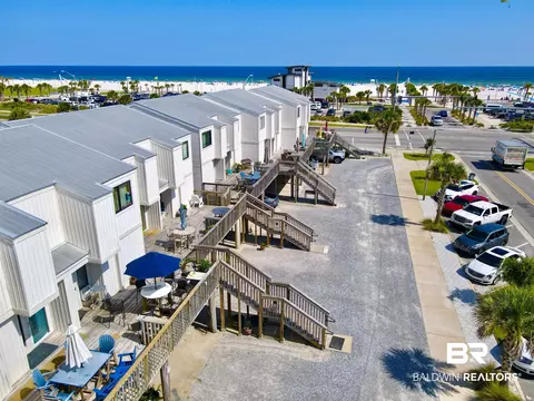110 W 2nd St #10, Gulf Shores, AL 36542