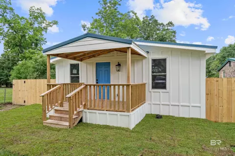 1096 S Pine St, Loxley, AL 36551