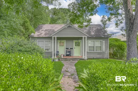 1852 Old Shell Rd, Mobile, AL 36607