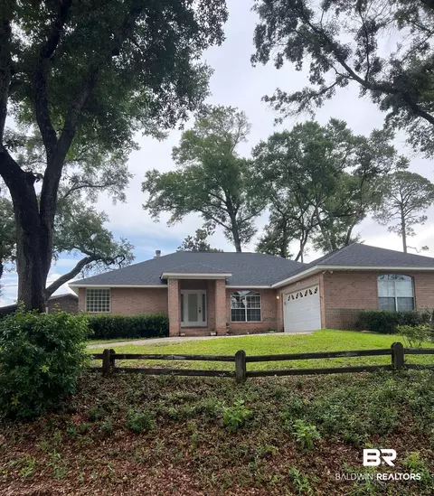 2204 Club House Dr, Lillian, AL 36549