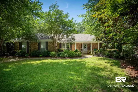 9716 Callaway Dr, Fairhope, AL 36532