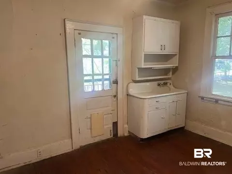 321 Grant St, Chickasaw, AL 36611 photo 10