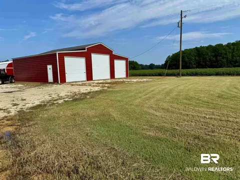 450 Farrar Ln, Atmore, AL 36502