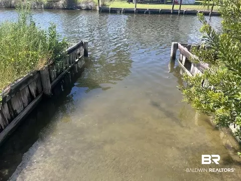 144 W 5th Ave, Gulf Shores, AL 36542