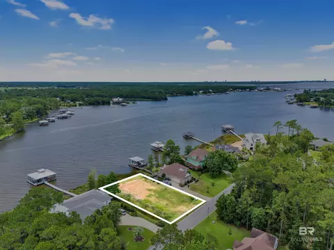 8963 Bay Point Dr, Elberta, AL 36530
