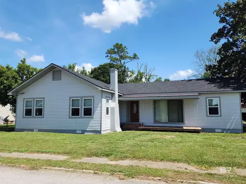 1919 Wilkerson St, Flomaton, AL 36441