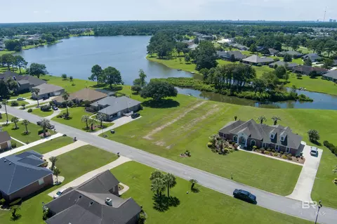 9328 Lakeview Dr, Foley, AL 36535