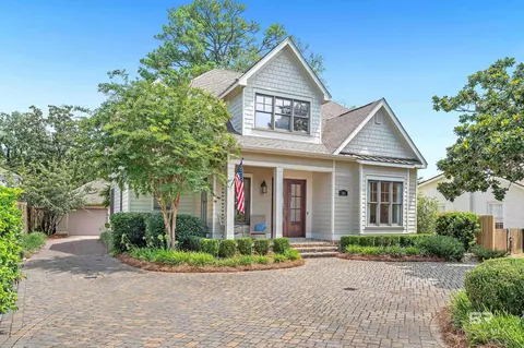 303 Gaston Ave, Fairhope, AL 36532
