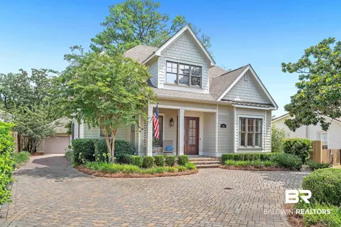 303 Gaston Ave, Fairhope, AL 36532