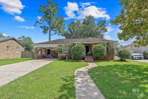 2867 Thornhill Dr, Mobile, AL 36606