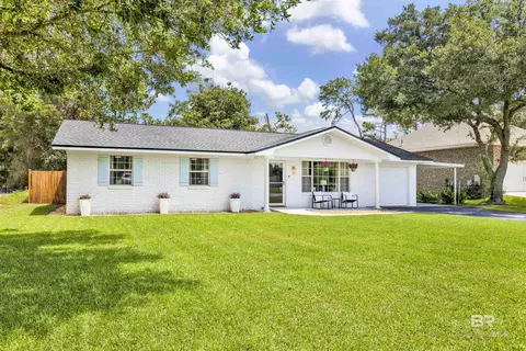 372 W 22nd Ave, Gulf Shores, AL 36542