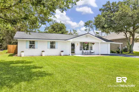 372 W 22nd Ave, Gulf Shores, AL 36542