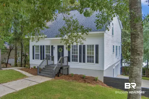 100 Avon Cir, Daphne, AL 36526