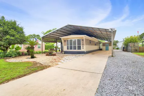 1686 Santa Cruz Dr, Lillian, AL 36549