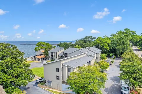 210 S Mobile St #41, Fairhope, AL 36532