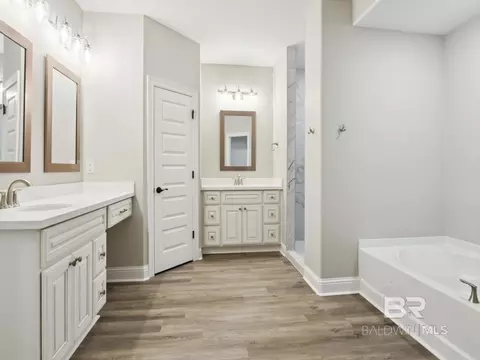Bath - 23937 Peppermint St, Elberta, AL 36530 photo 1 of 3