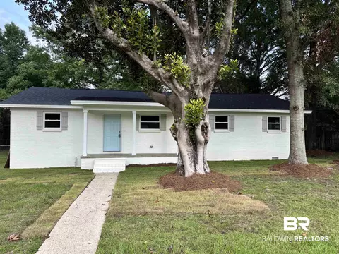 23136 Oak St, Robertsdale, AL 36567