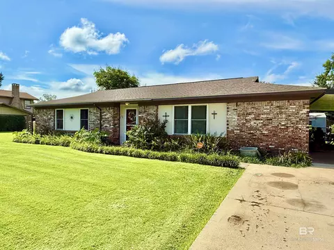 612 E Verbena Ave, Foley, AL 36535