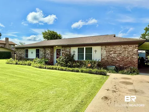 612 E Verbena Ave, Foley, AL 36535