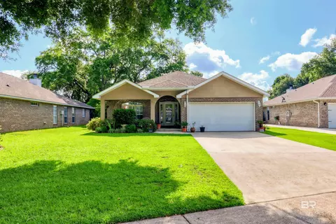 7062 Raintree Ln, Gulf Shores, AL 36542
