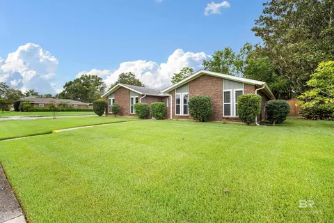 2274 E Christopher Dr, Mobile, AL 36609 photo 2
