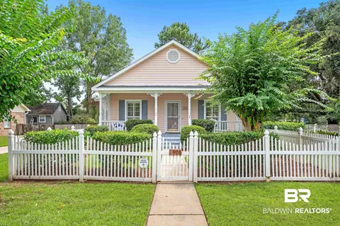 906 Edwards Ave, Fairhope, AL 36532
