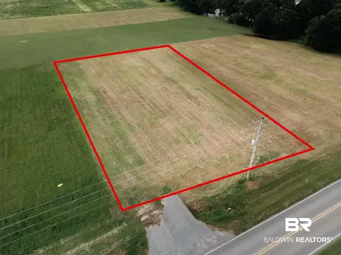 17127 E Thompson Rd, Robertsdale, AL 36567