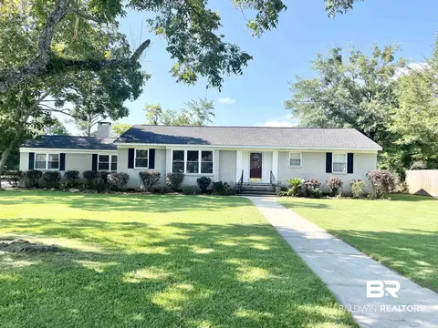 326 E Horner St, Atmore, AL 36502