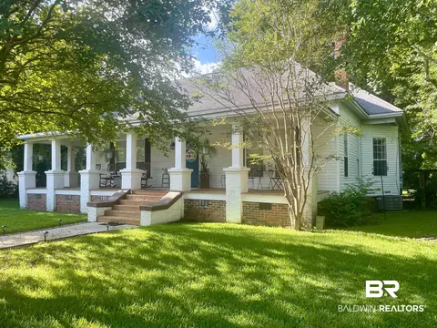 325 E Horner St, Atmore, AL 36502