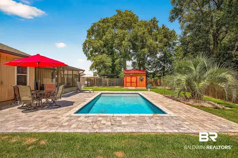 206 Lakefront Cir, Summerdale, AL 36580