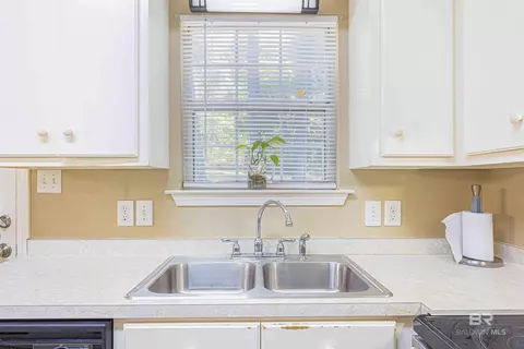 Kitchen - 175 Montclair Loop, Daphne, AL 36526 photo 5 of 5