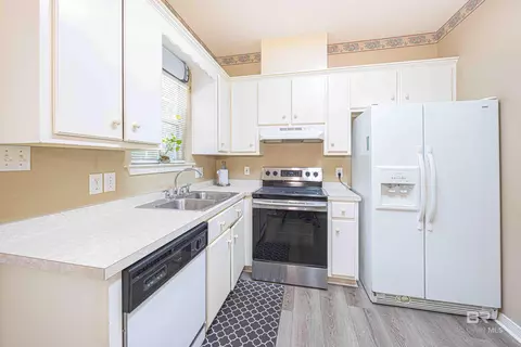 Kitchen - 175 Montclair Loop, Daphne, AL 36526 photo 2 of 5