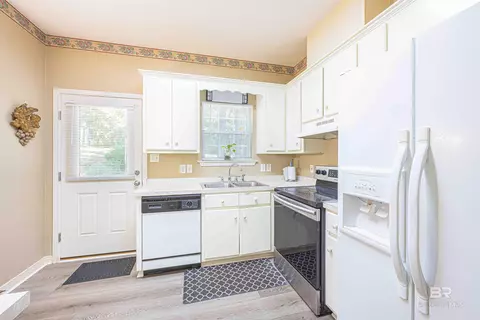 Kitchen - 175 Montclair Loop, Daphne, AL 36526 photo 3 of 5