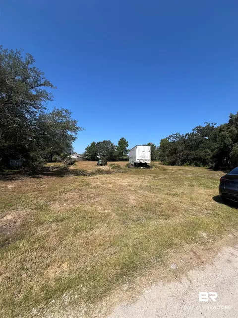 2121 Meeker Ln, Gulf Shores, AL 36542