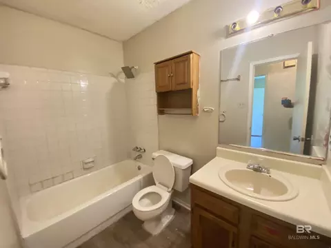 Bath - 2616 Arc Rd, Mobile, AL 36605 photo 1 of 4