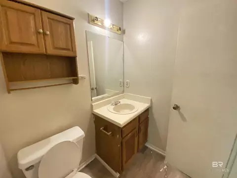 Bath - 2616 Arc Rd, Mobile, AL 36605 photo 2 of 4