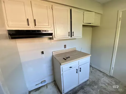 Kitchen - 2616 Arc Rd, Mobile, AL 36605 photo 2 of 3