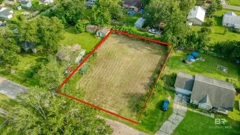 513 W Begonia Ave, Foley, AL 36535