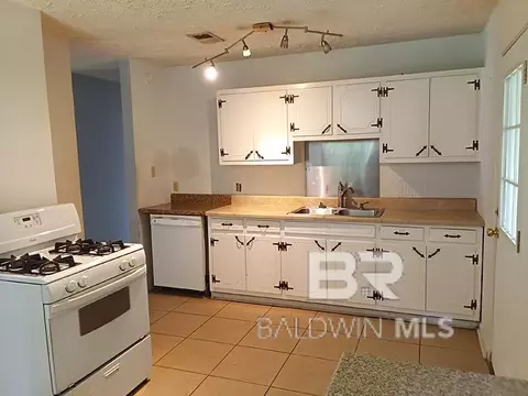 Kitchen - 25240 Pine St, Elberta, AL 36530 photo 1 of 3