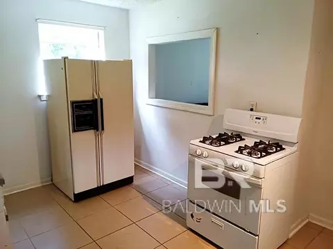 Kitchen - 25240 Pine St, Elberta, AL 36530 photo 2 of 3