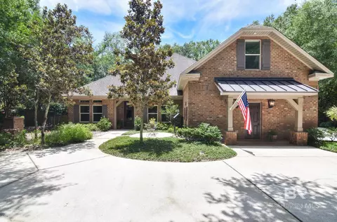 1 Greenbrier Ln, Fairhope, AL 36532
