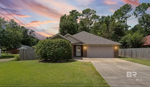 641 S Pine St, Foley, AL 36535