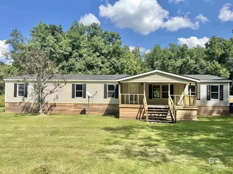 1407 Freemanville Dr, Atmore, AL 36502