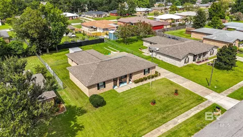 522 W Amanda Ave, Foley, AL 36535