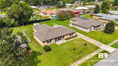 522 W Amanda Ave, Foley, AL 36535