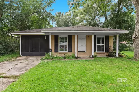 114 S Stuart St, Foley, AL 36535